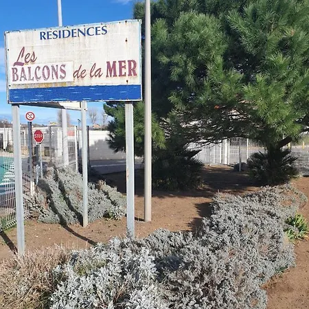 A Deux Pas De La